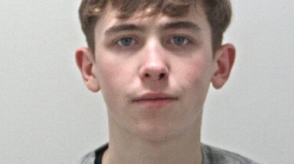 Woman Doused with Ammonia in Daytime Attack – Police Hunt 19-Year-Old Suspect in Fleetwood