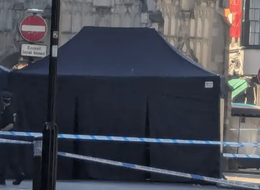 Man Charged with Murder After Fatal Pub Attack in Sussex – Police Hunt Third Suspect