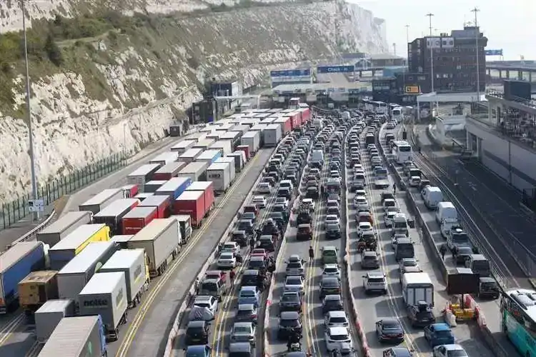 Calais Chaos: P&O Ferries Warn Coach Passengers of 90-Minute Queues and Delays This Bank Holiday