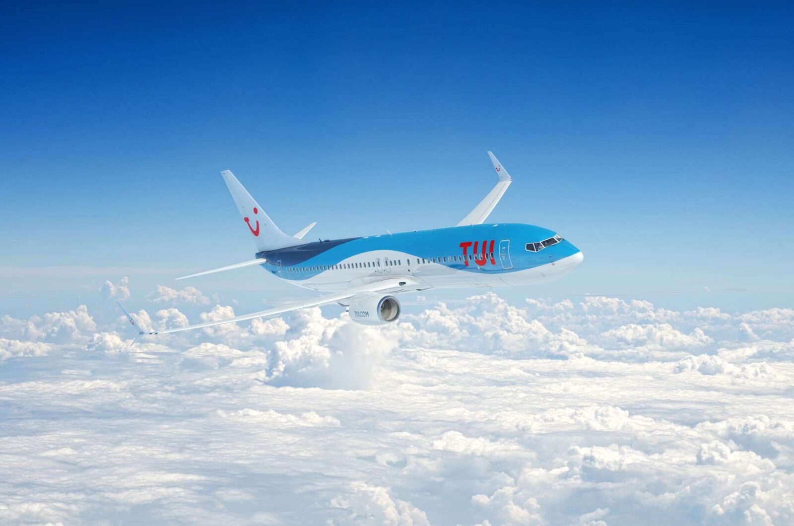 TUI Flight Declares Emergency Over France, Diverts to Gatwick