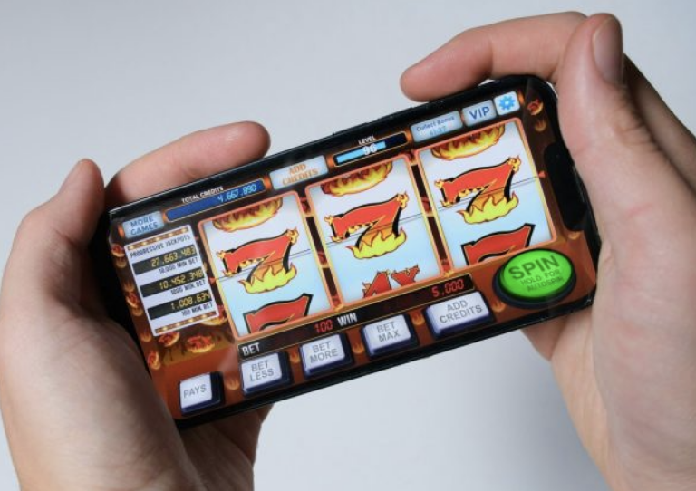 Responsible Gambling Tools Crucial for Safe Play Amid Rise of Mobile Slots