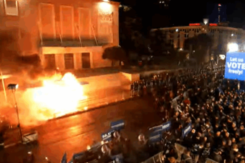 Protests Intensify as Crowds Force Entry into Prime Minister’s Office