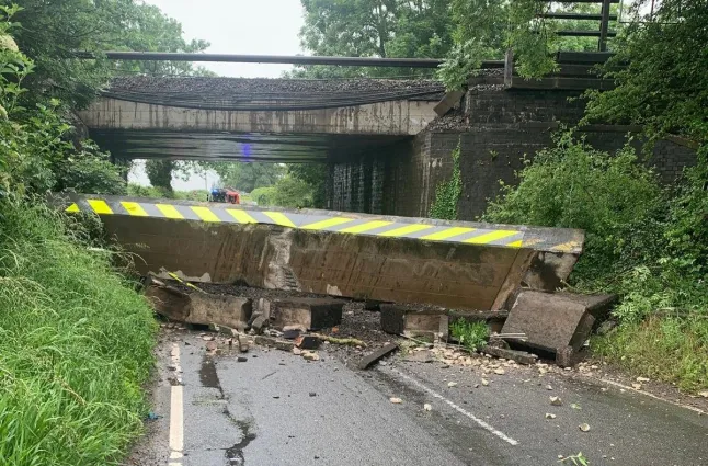 Lorry Strikes Railway Bridge Causing Train Disruptions Between Nuneaton and Rugby