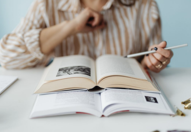 Custom Paper Assistance Supports Working Parents in Completing Graduation