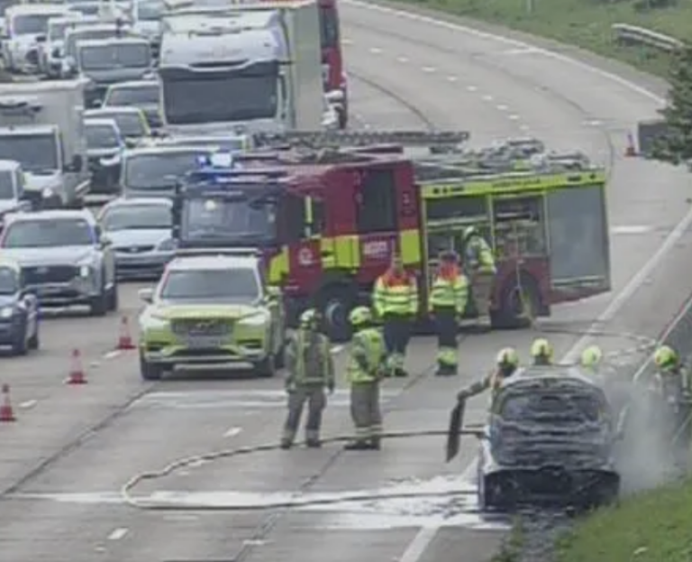 M25 Anticlockwise Closed Due to Vehicle Fire Causing 4 Mile Traffic Backlog