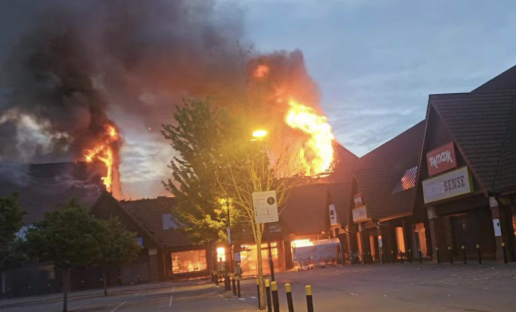 Large Fire Destroys Roof of Shopping Centre