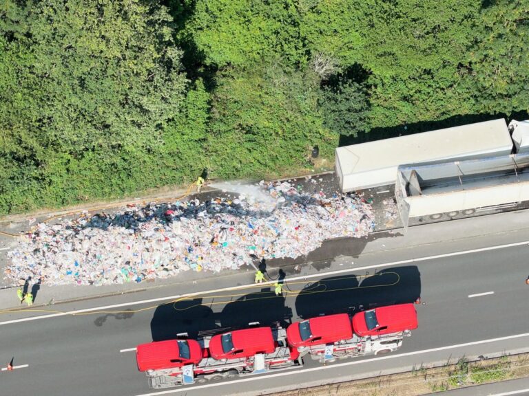 Firefighters Extinguish HGV Trailer Fire on A34 Near Wash Common